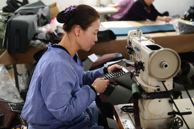 河北白溝:箱包產業提檔升級 搶灘國際市場